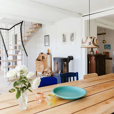 Old Farmstead With Field Views Hébergement de vacances Stege