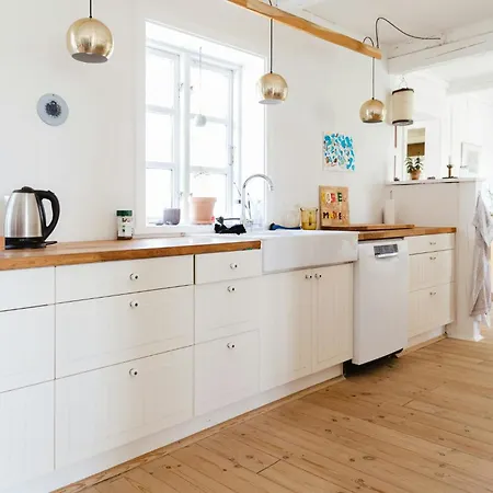 Hébergement de vacances Old Farmstead With Field Views *